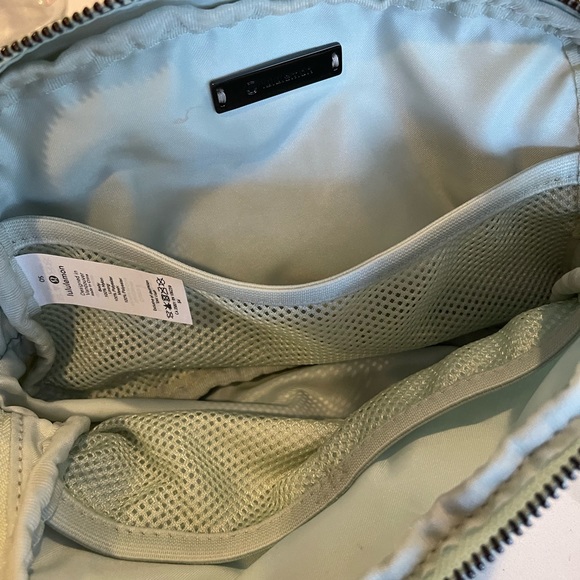Lululemon rare color everywhere belt bag - Picture 3 of 4